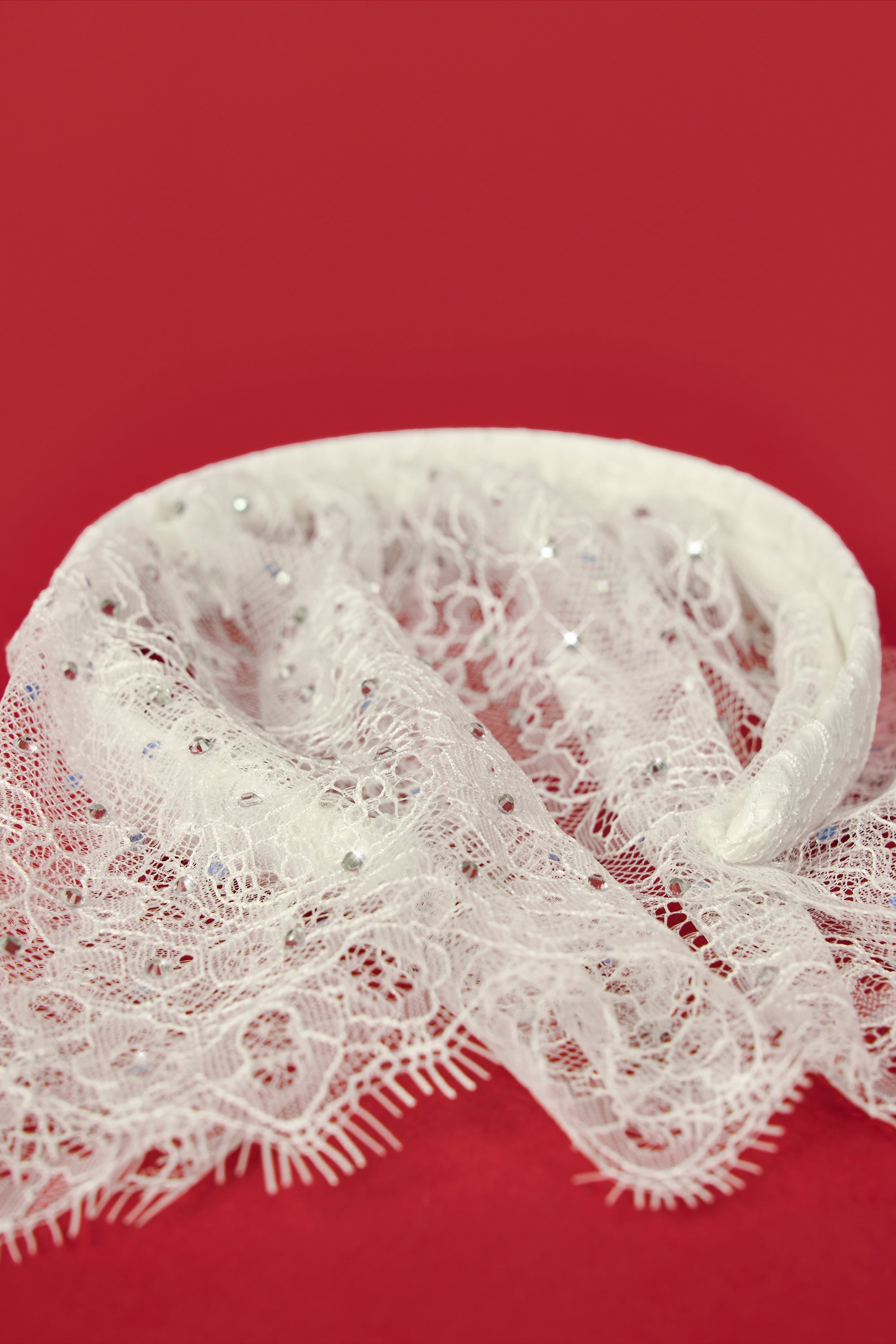 Clara Lace Veil Headband in White - Image 3