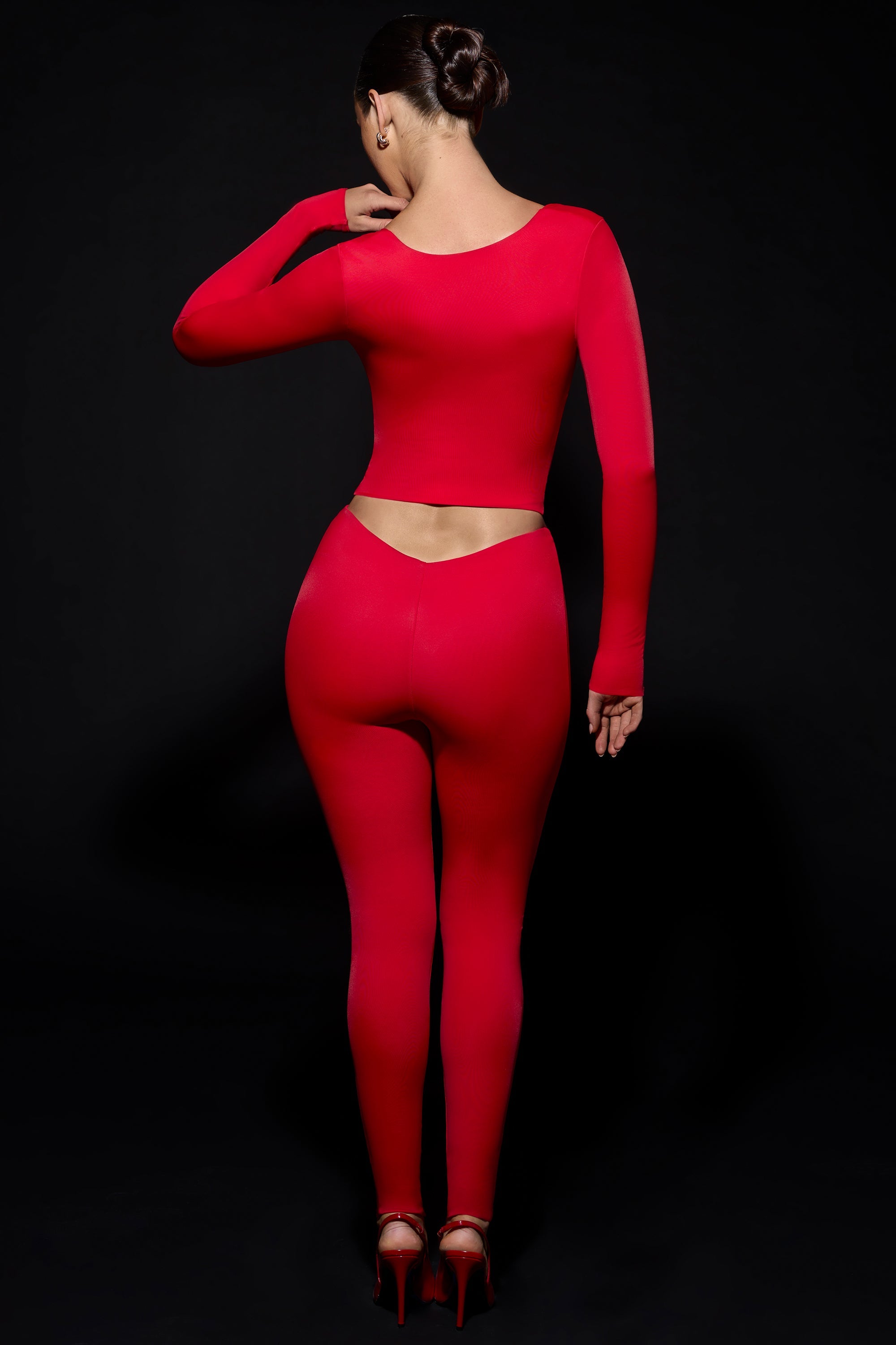 Wynn V-Back Mid-Rise Leggings in Fire Red - Image 5