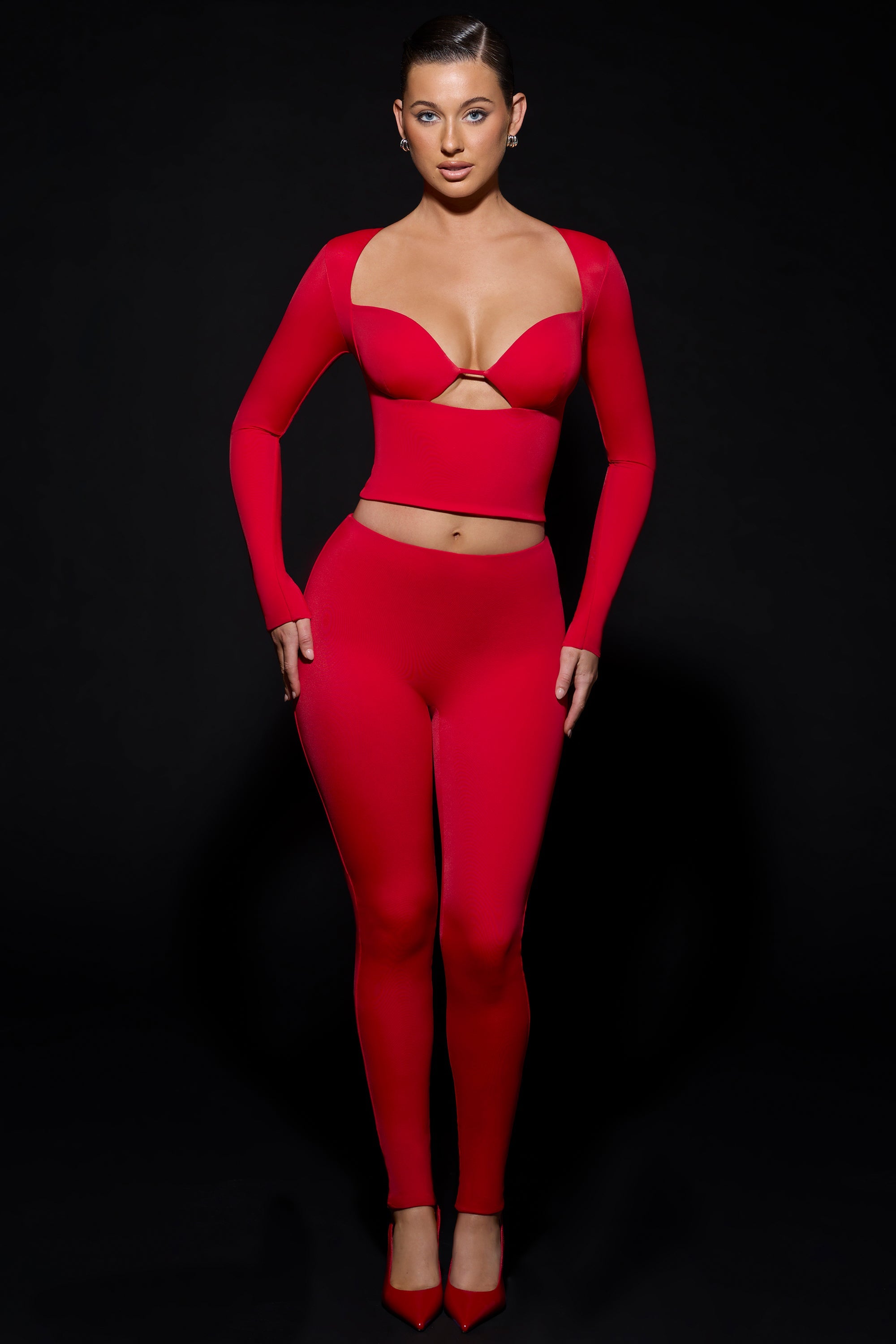 Wynn V-Back Mid-Rise Leggings in Fire Red - Image 4