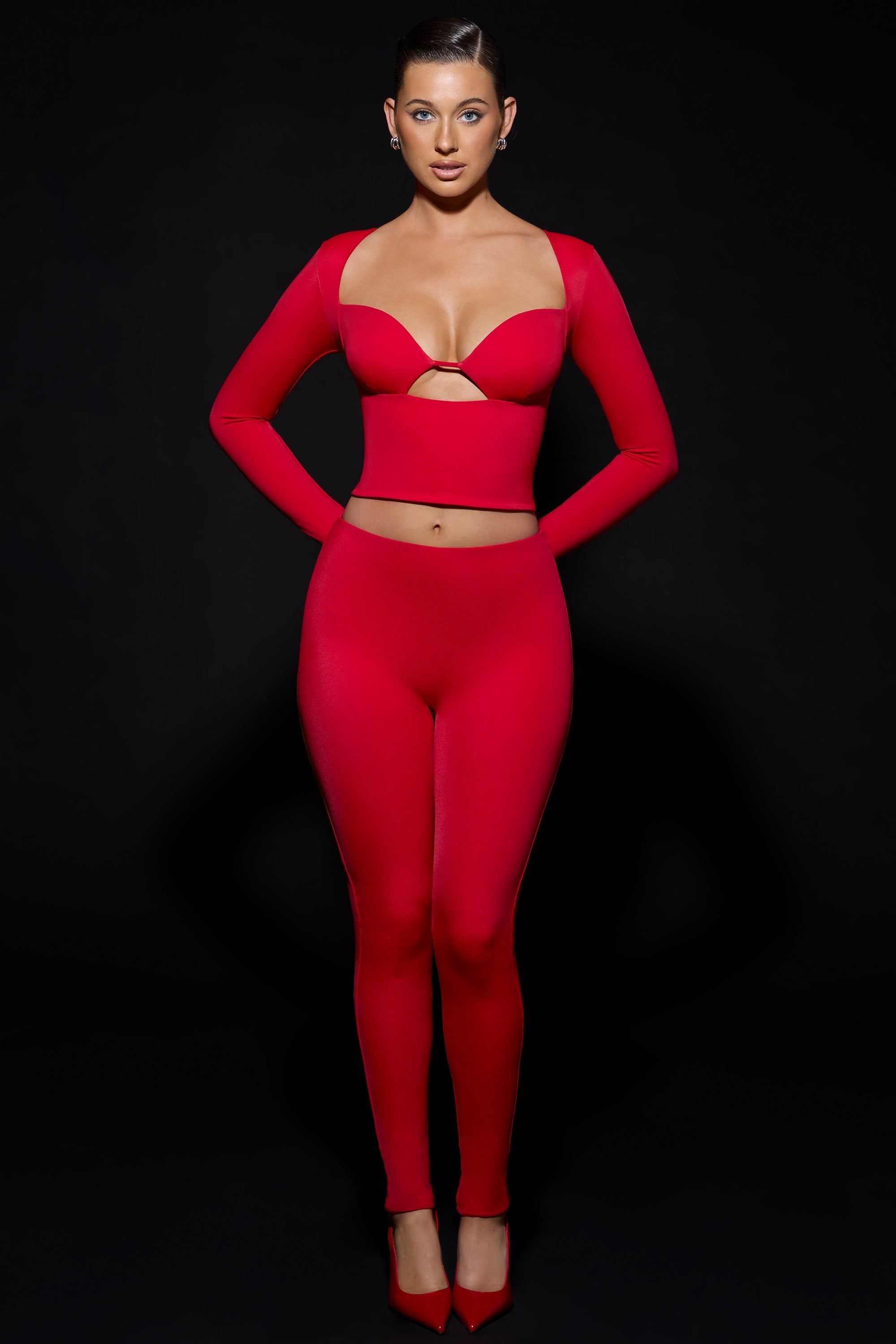 Wynn V-Back Mid-Rise Leggings in Fire Red - Image 2