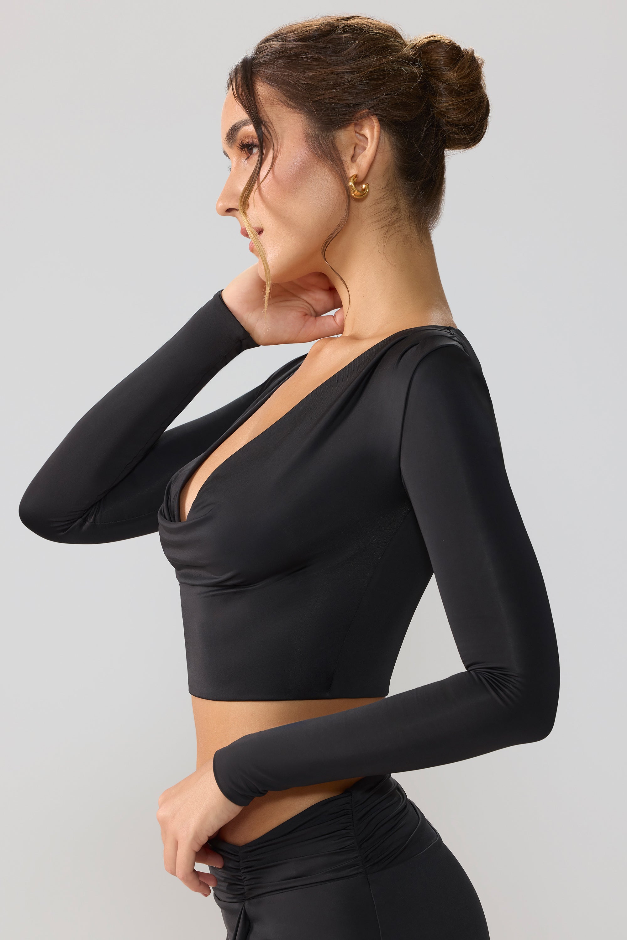 Avery Slinky Jersey Plunge Neck Long Sleeve Crop Top Top in Black - Image 3