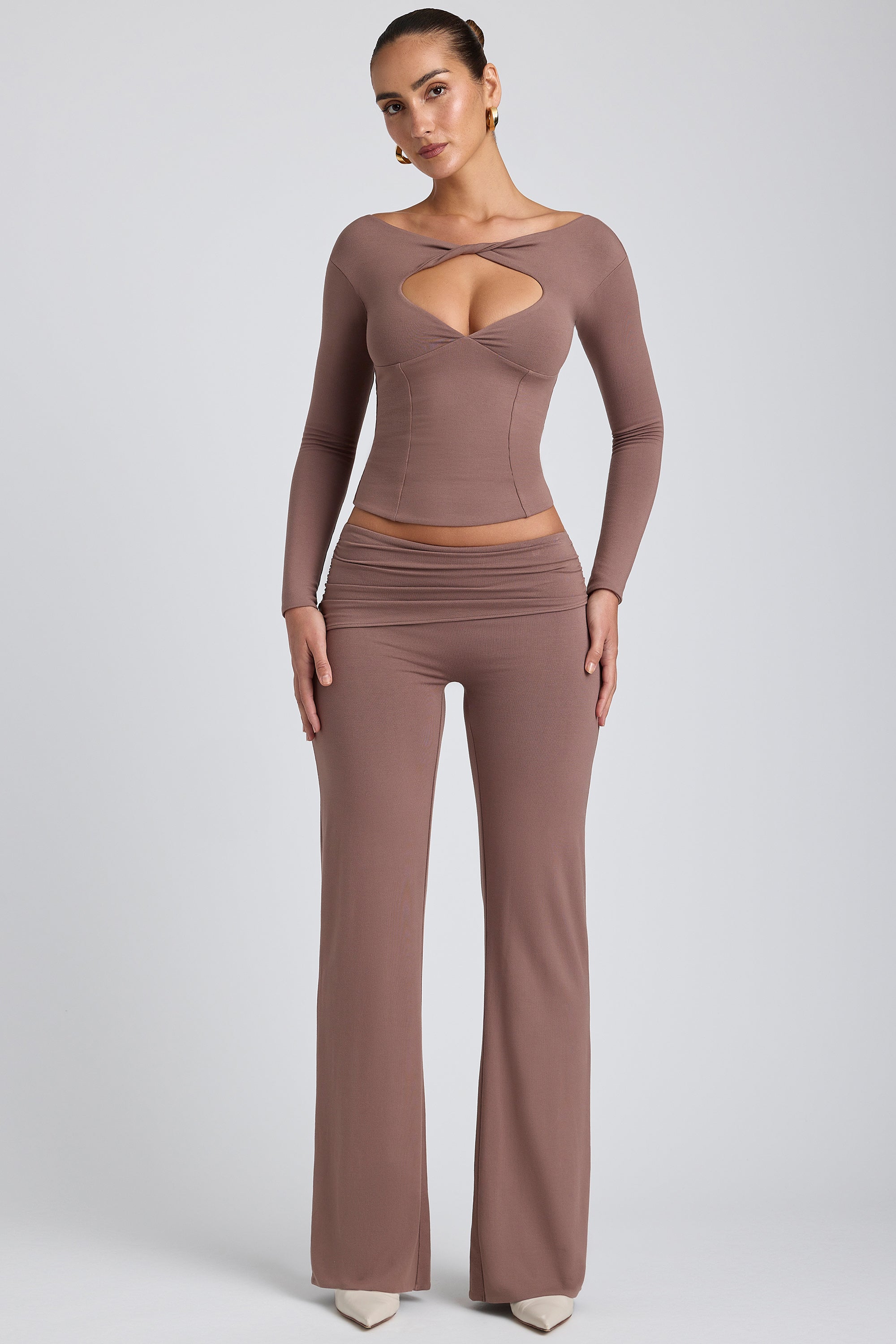 Hollis Mid-Rise Straight-Leg Trousers in Taupe - Image 6