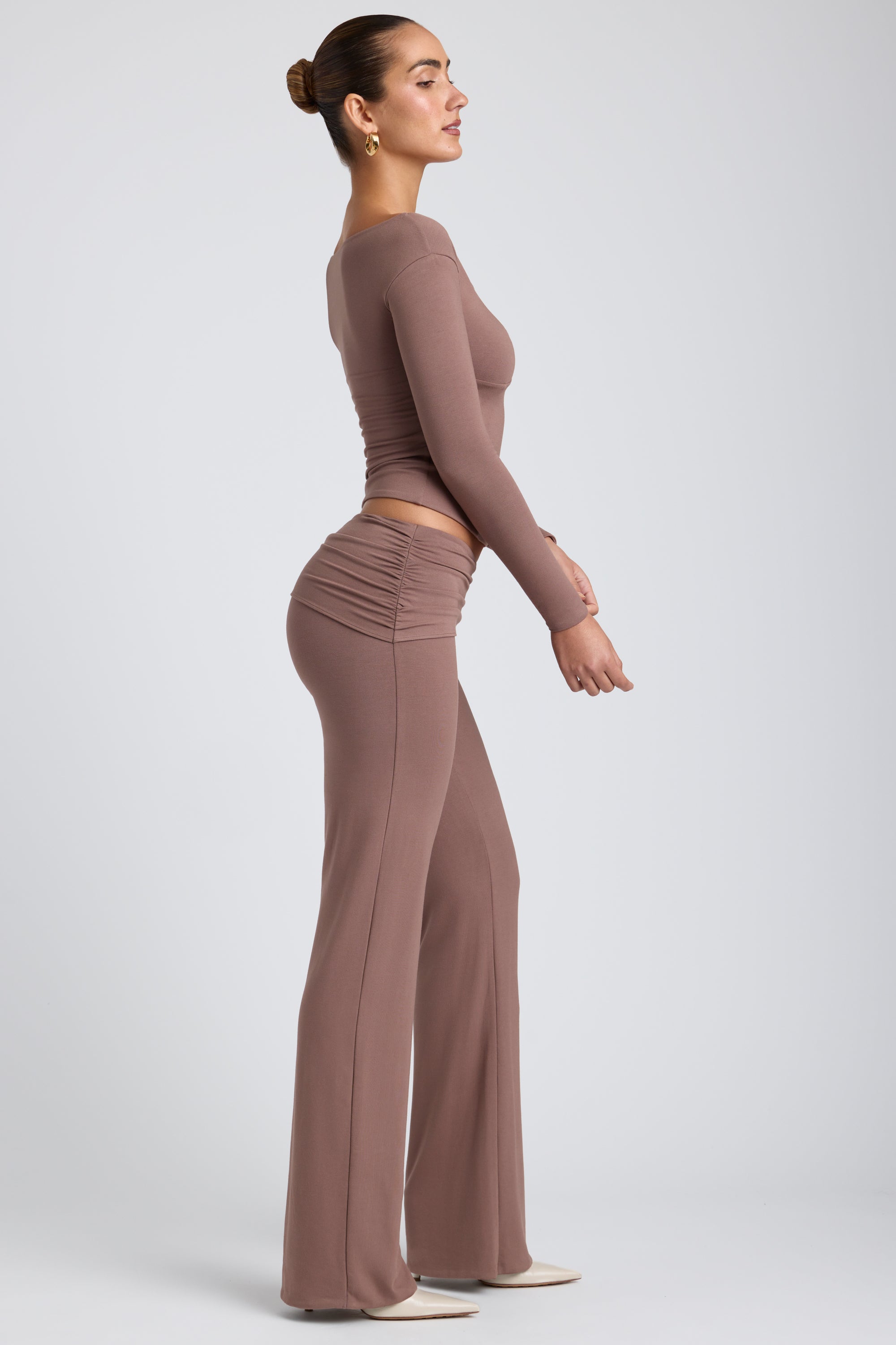 Hollis Mid-Rise Straight-Leg Trousers in Taupe - Image 3