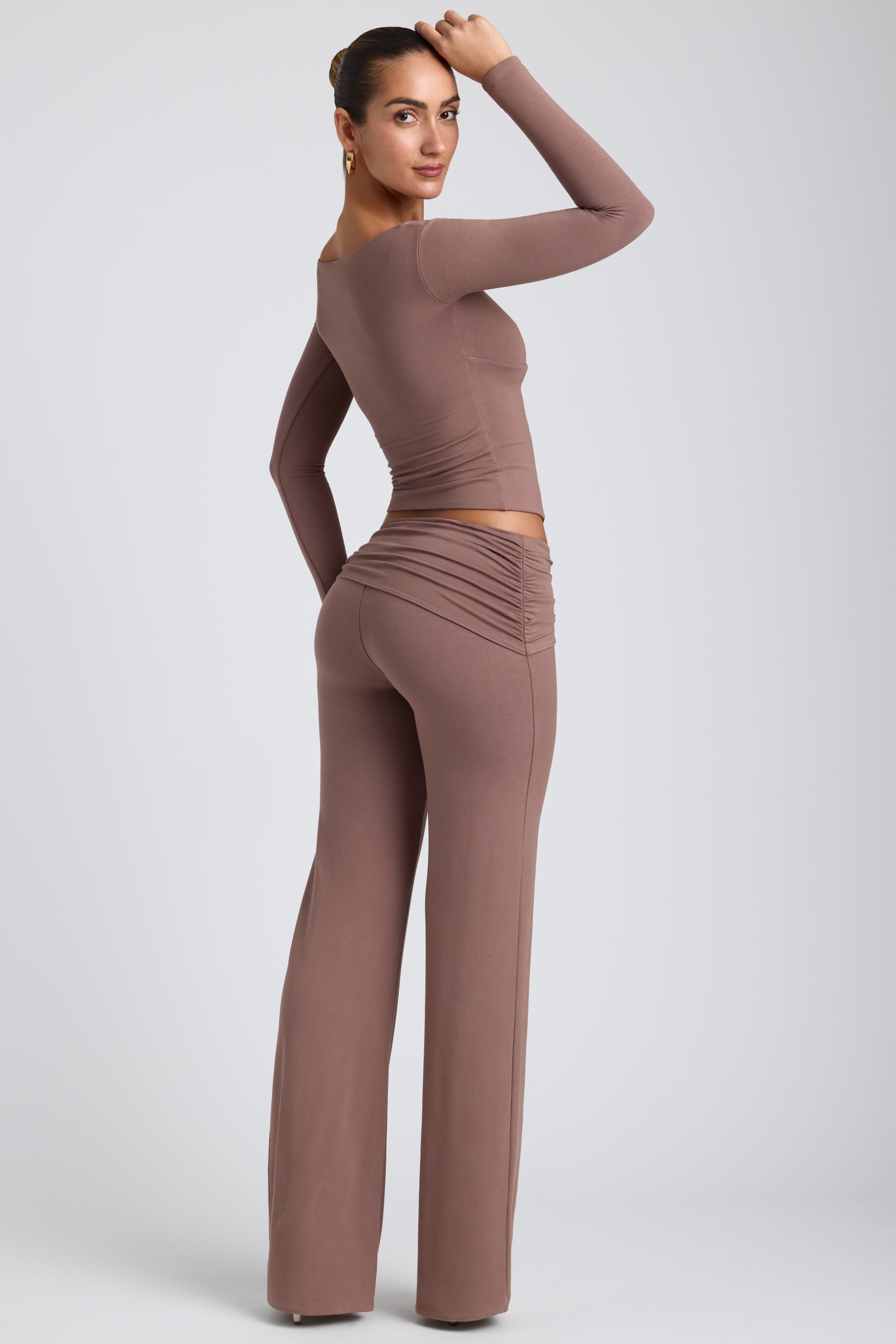 Hollis Mid-Rise Straight-Leg Trousers in Taupe - Image 7
