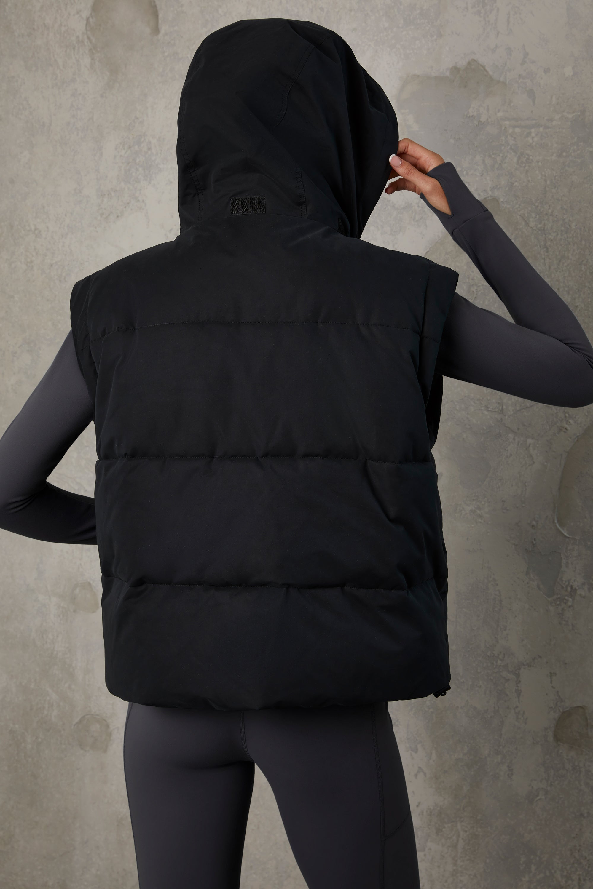 Essential Cropped Puffer Jacket with Detachable Sleeves in Black - Image 11