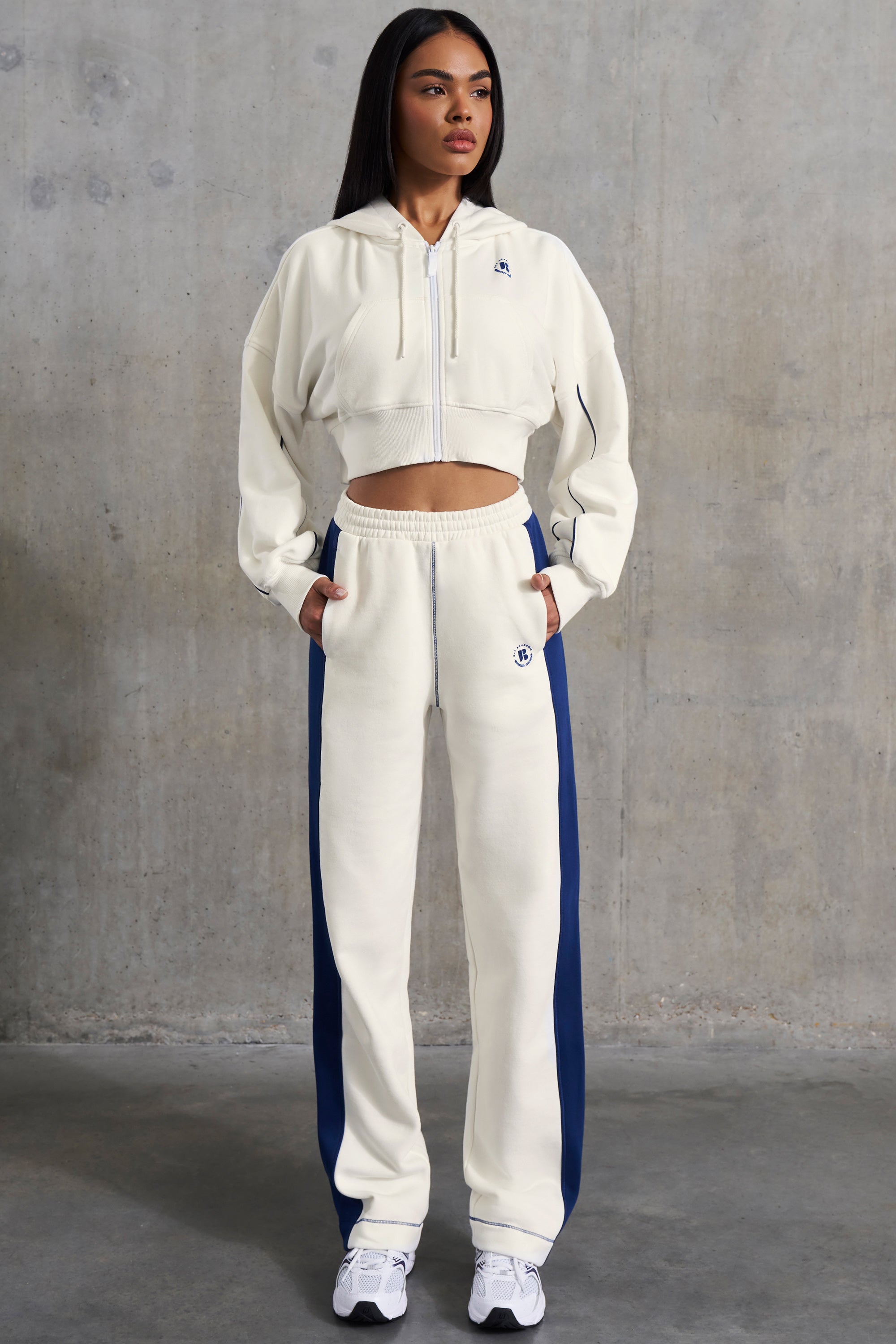 Petite Wide Leg Sweatpants in White - Image 5
