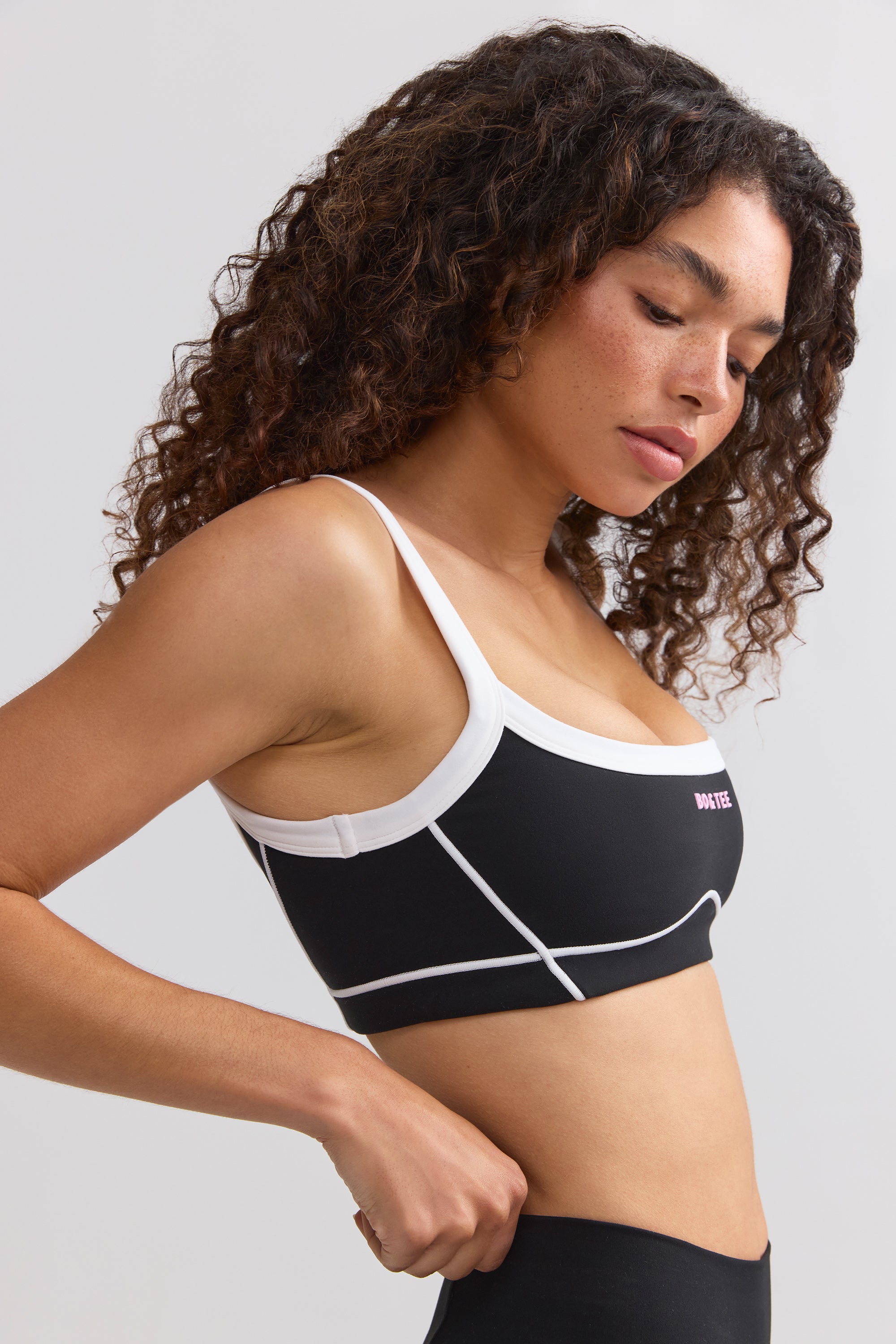 Soft Active Contrast-Trim Sports Bra in Black - Image 3