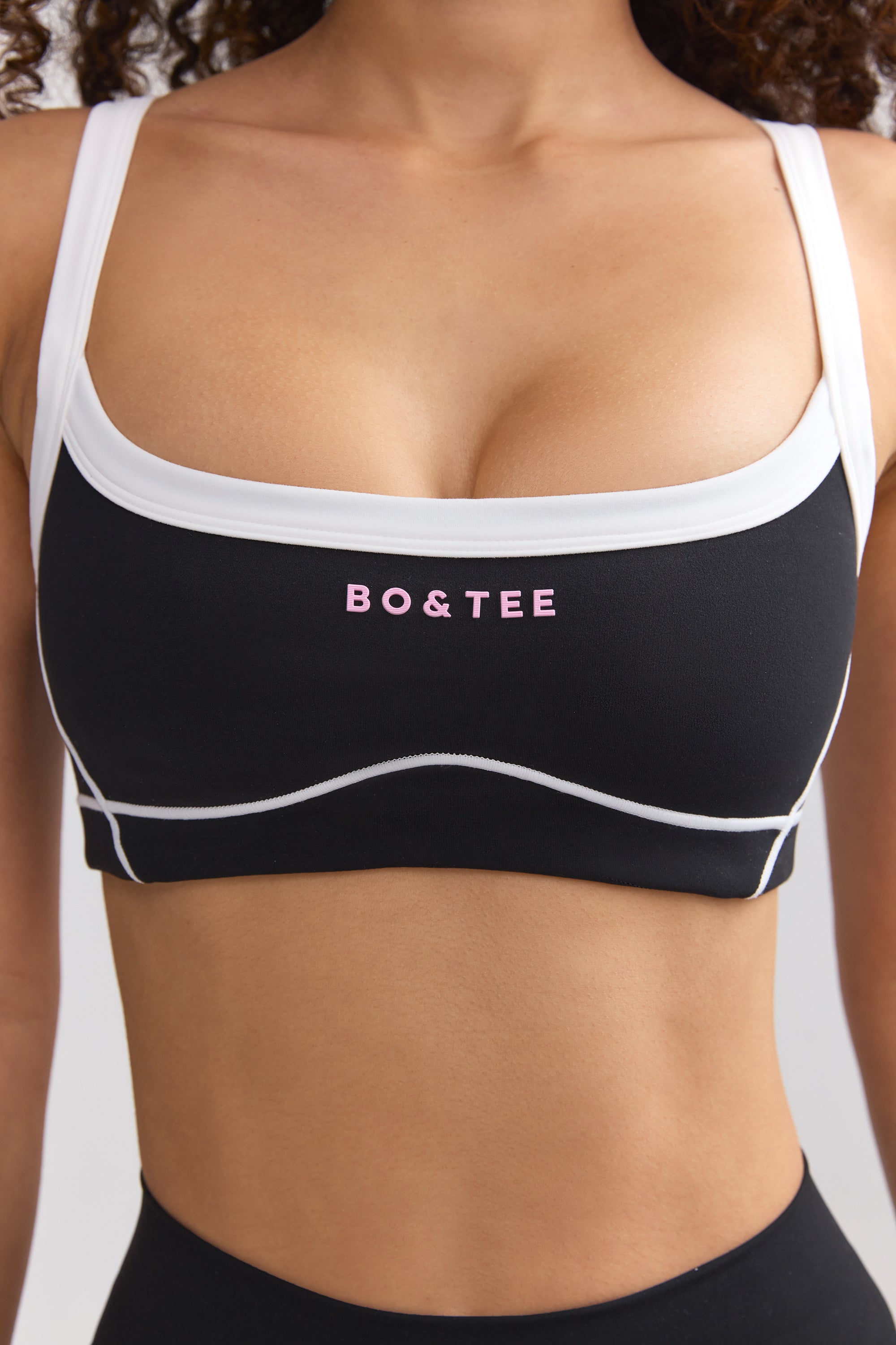 Soft Active Contrast-Trim Sports Bra in Black - Image 4