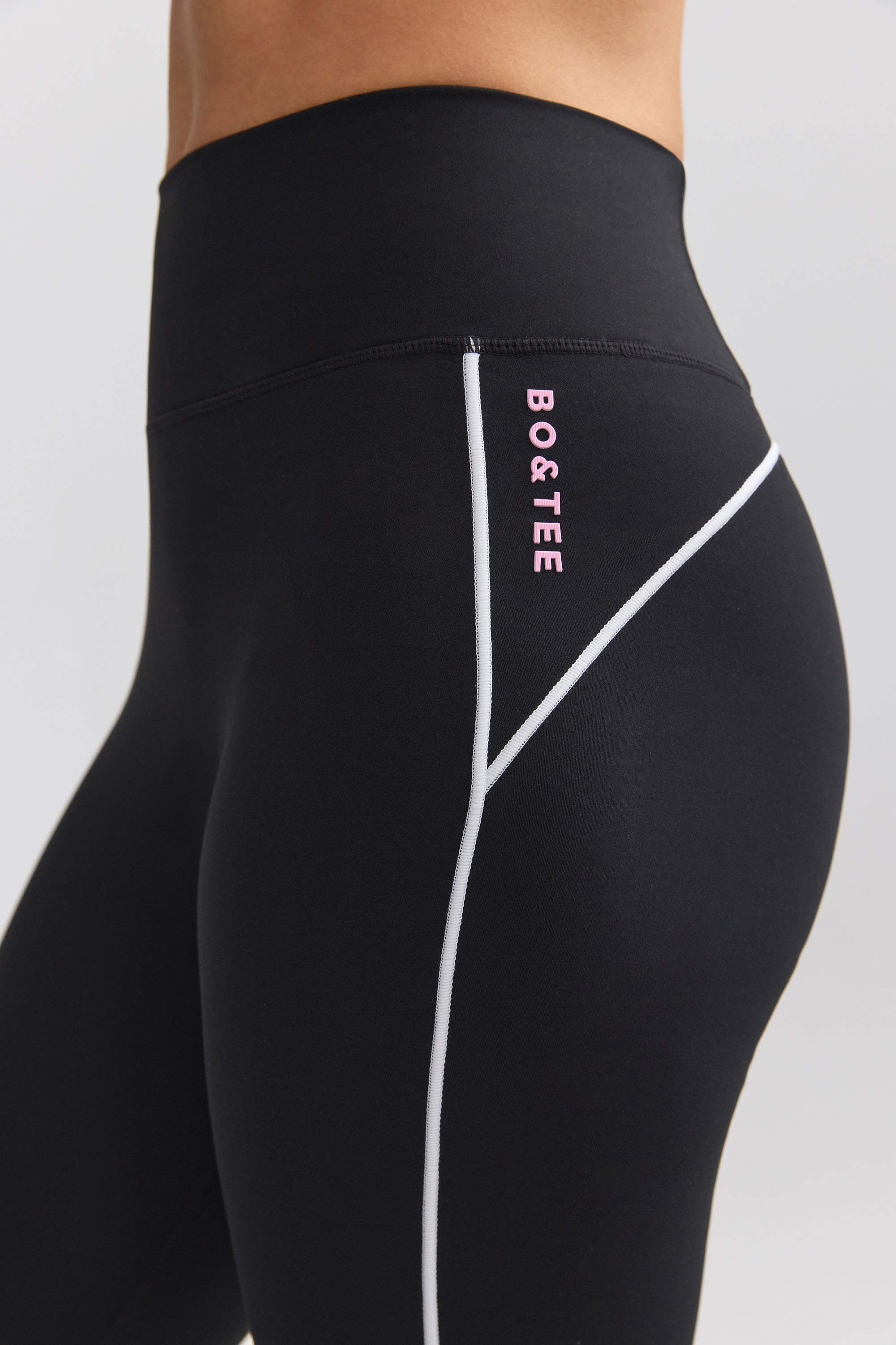 Soft Active Contrast-Trim Flared Trousers in Black - Image 4