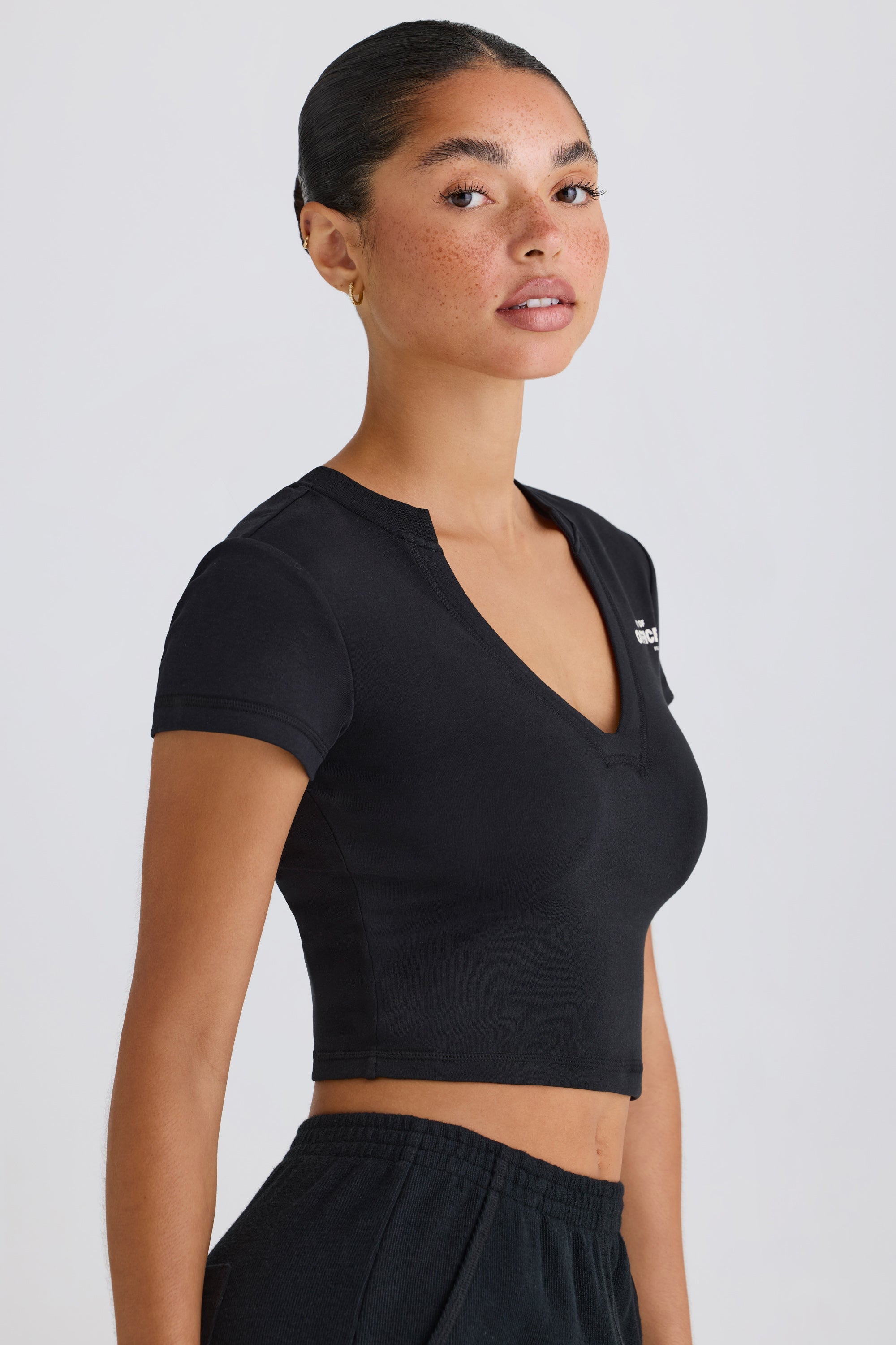 Jet Set Graphic-Print Cropped T-Shirt in Black - Image 3