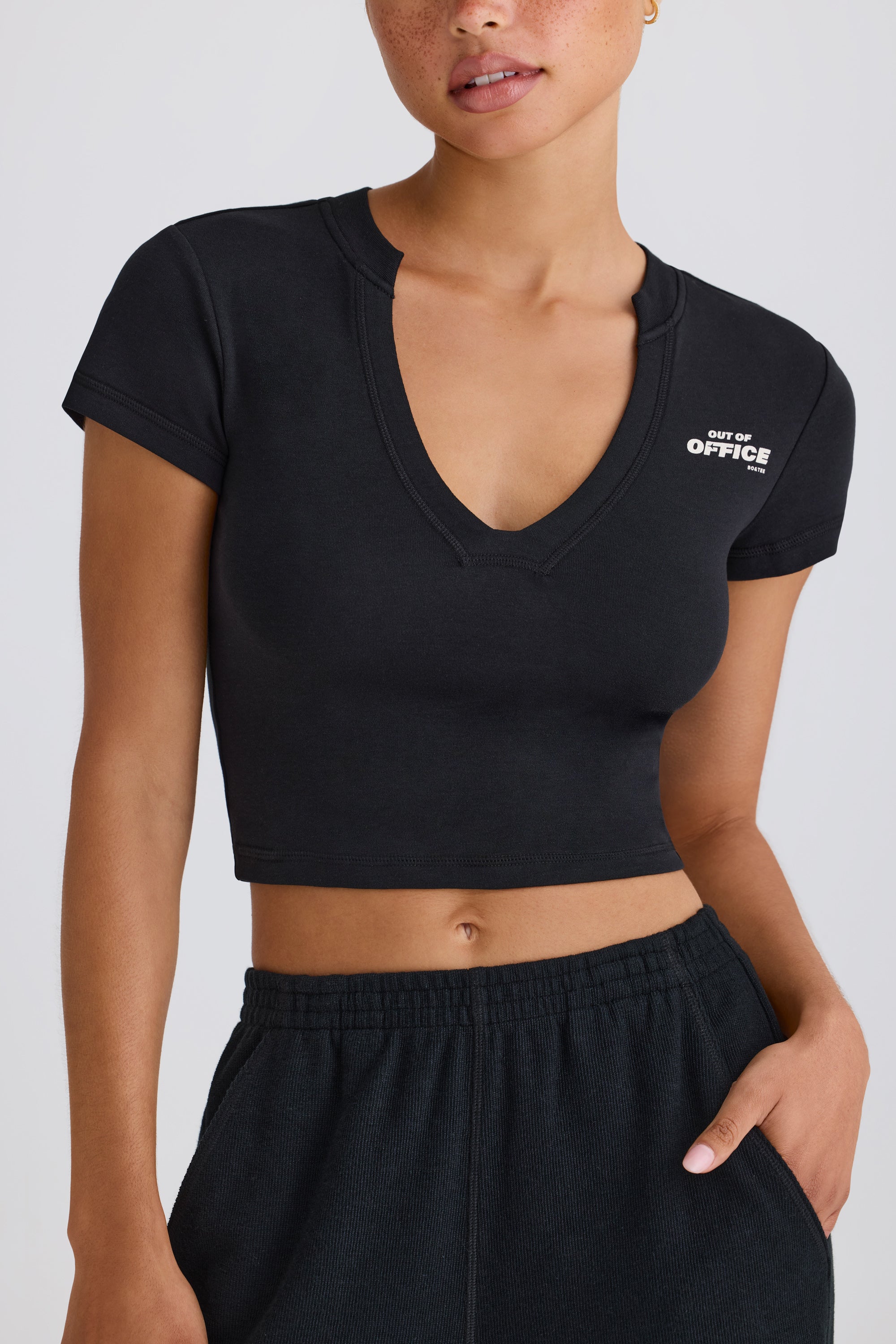 Jet Set Graphic-Print Cropped T-Shirt in Black - Image 4