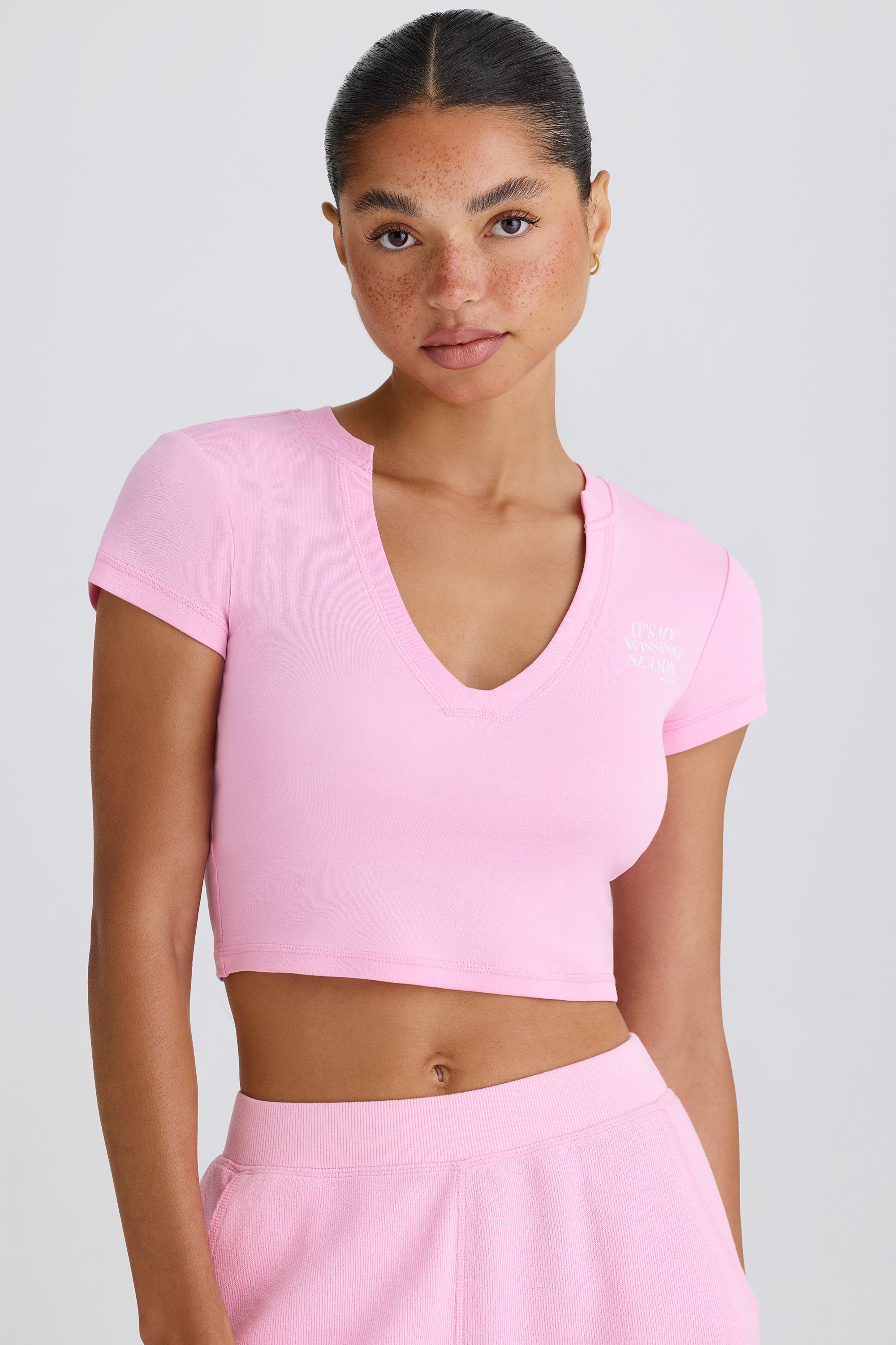 Jet Set Graphic-Print Cropped T-Shirt in Bubblegum Pink - Image 7