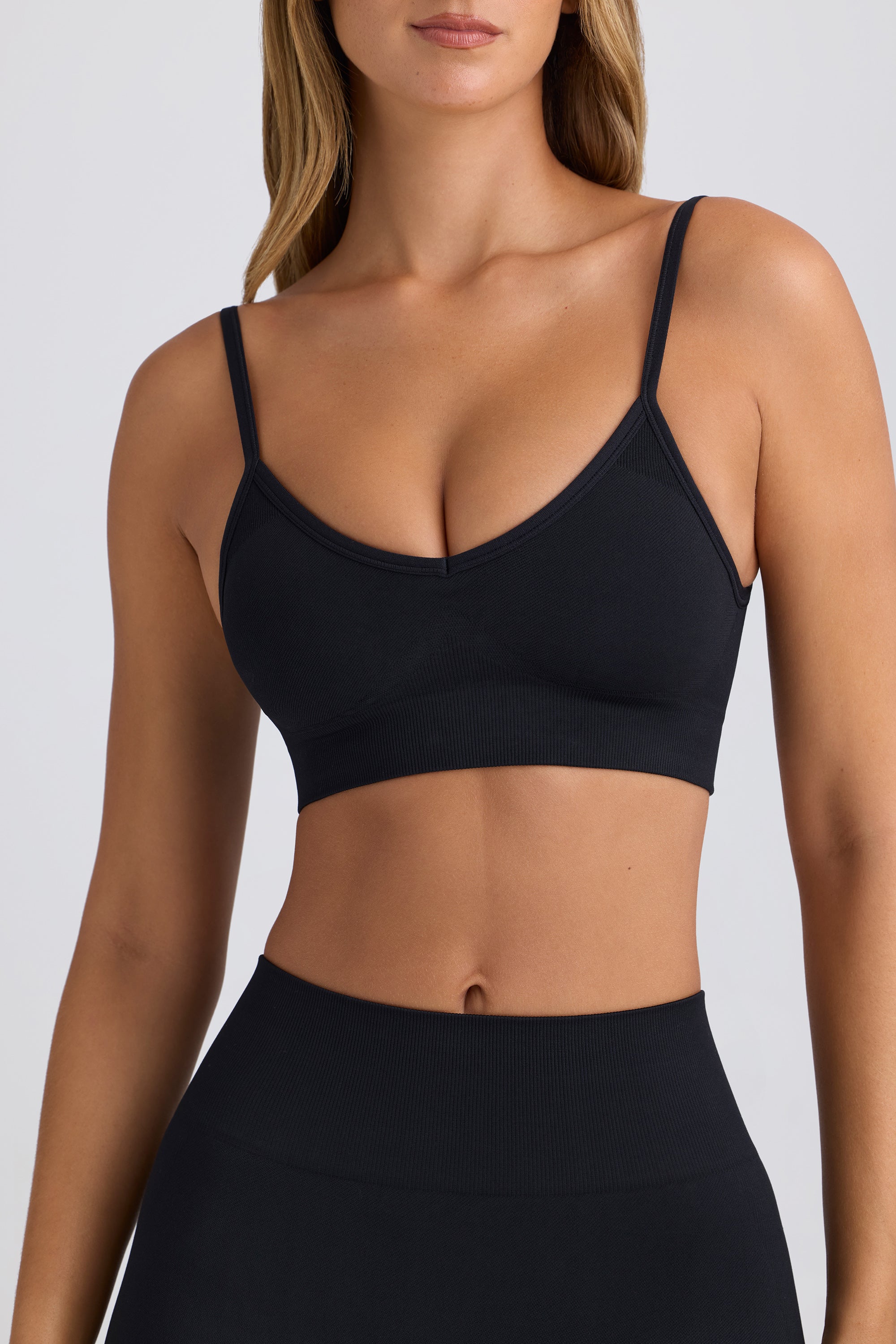 Super Sculpt Seamless Scoop-Back Sports Bra in Black - Image 4