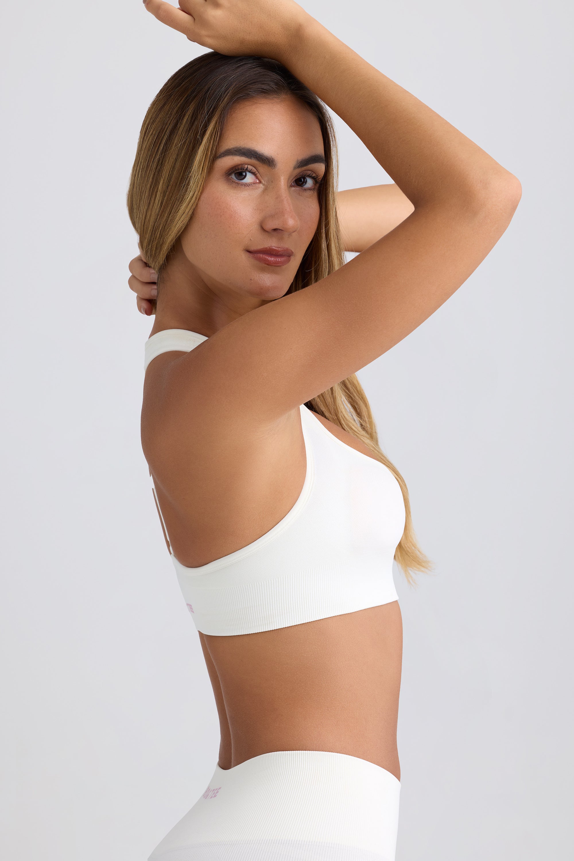 Super Sculpt Seamless T-Back Sports Bra in Eggshell - Image 3
