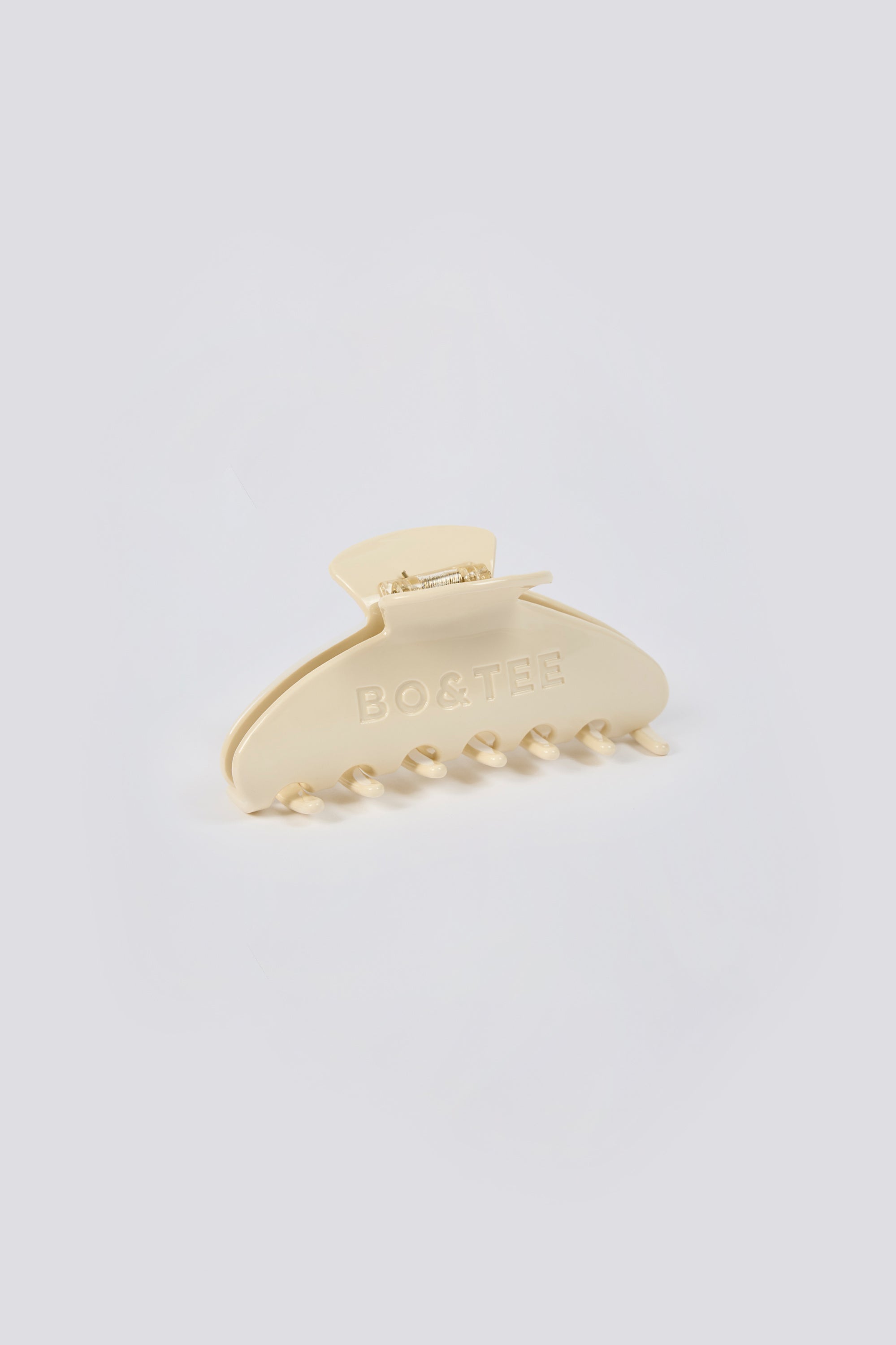Medium Claw Clip in Soft White