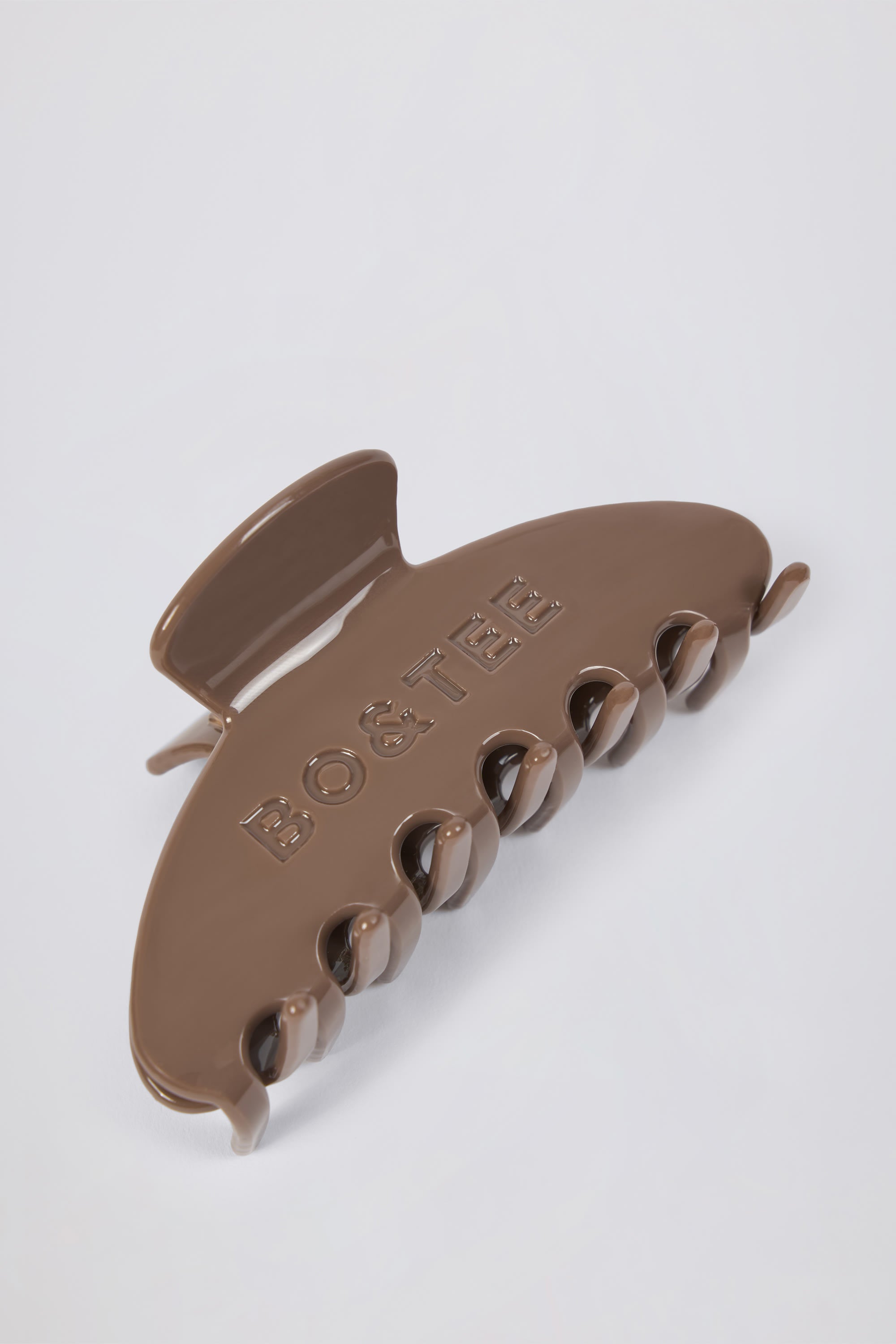 Medium Claw Clip in Taupe Brown - Image 5
