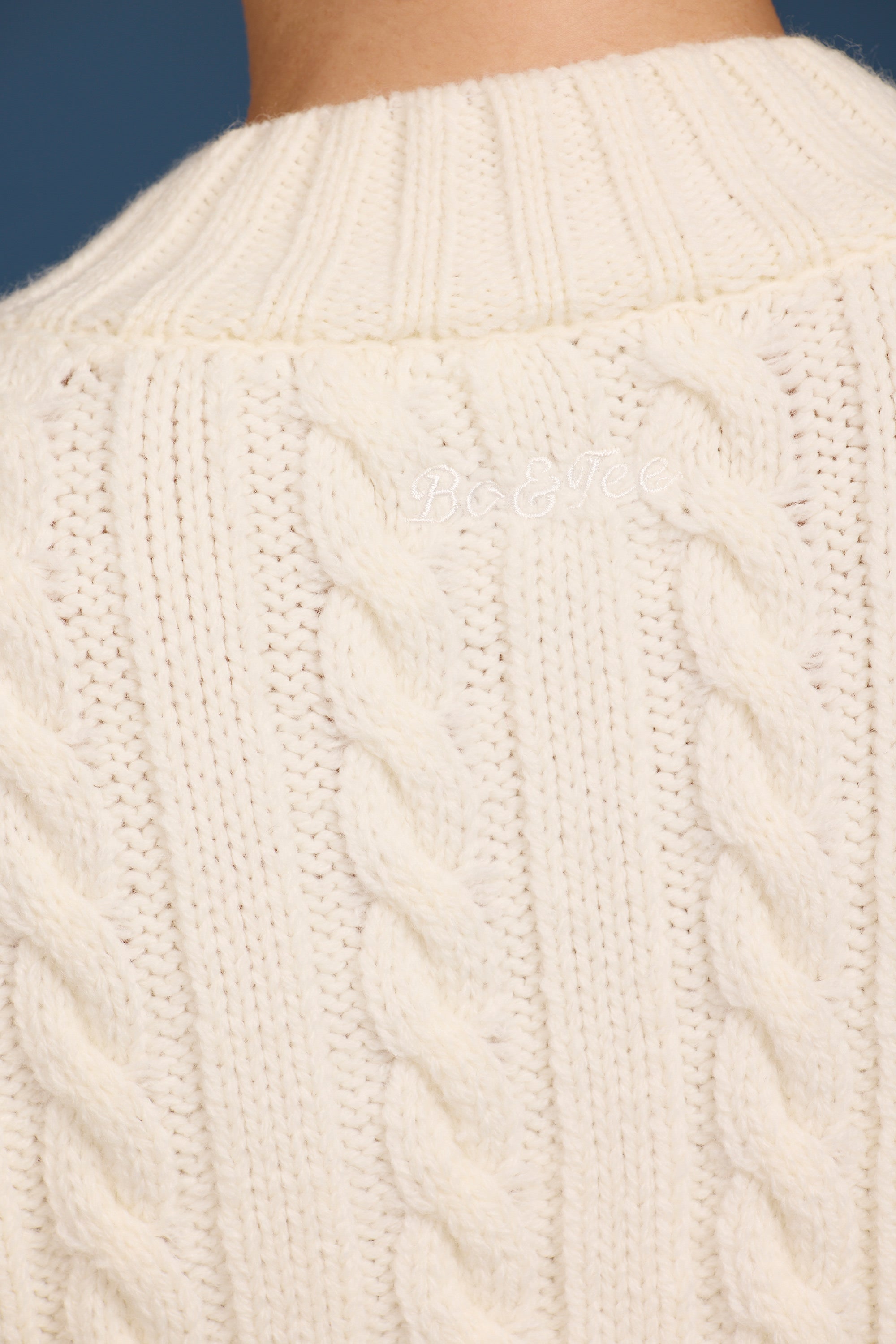 Cable-Knit Cropped Cardigan in Cream - Image 5