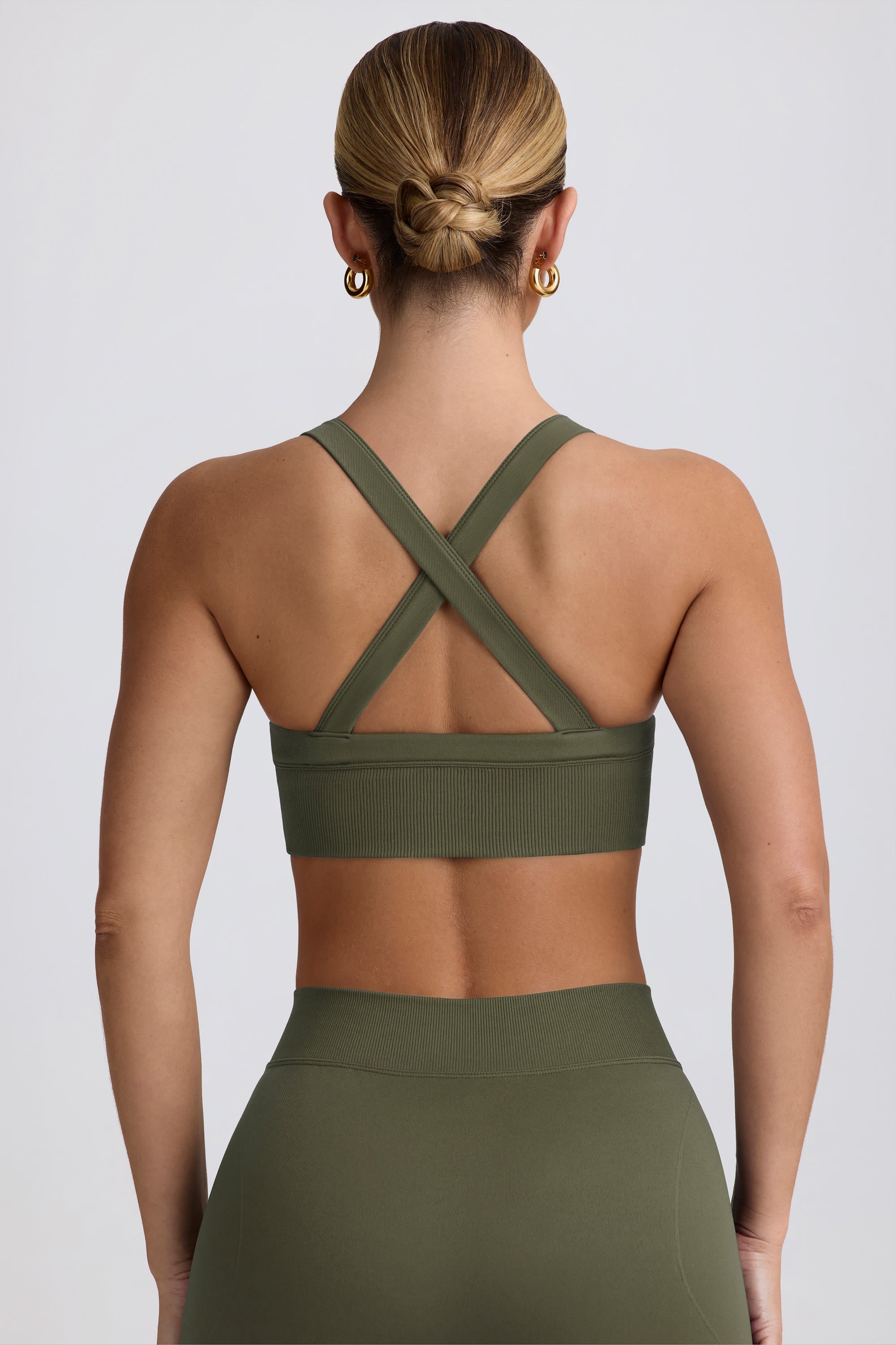Super Sculpt Seamless Cross-Back Sports Bra in Light Green - Image 4