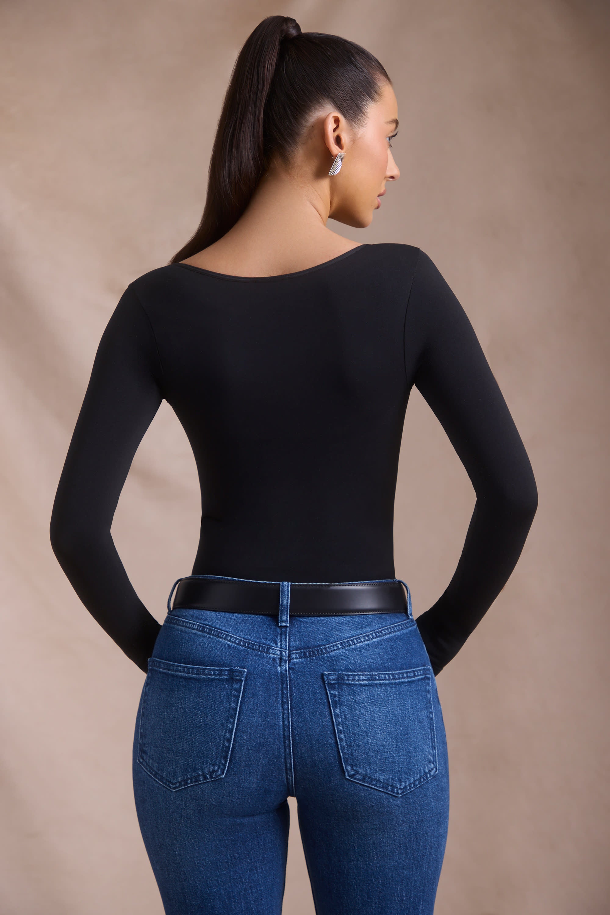 Danu Seamless Long-Sleeve Bodysuit in Black - Image 4