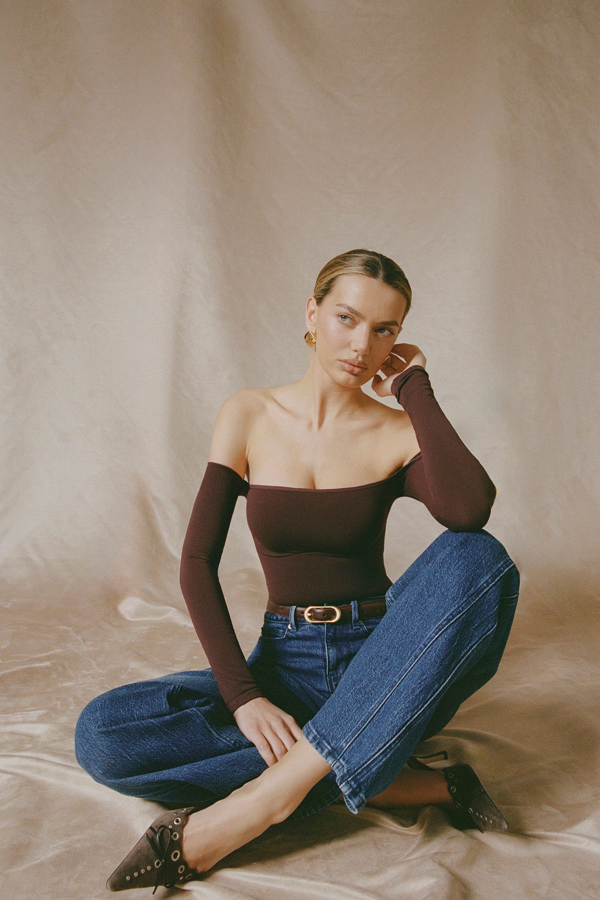 Pammie Seamless Off-Shoulder Long-Sleeve Bodysuit in Espresso