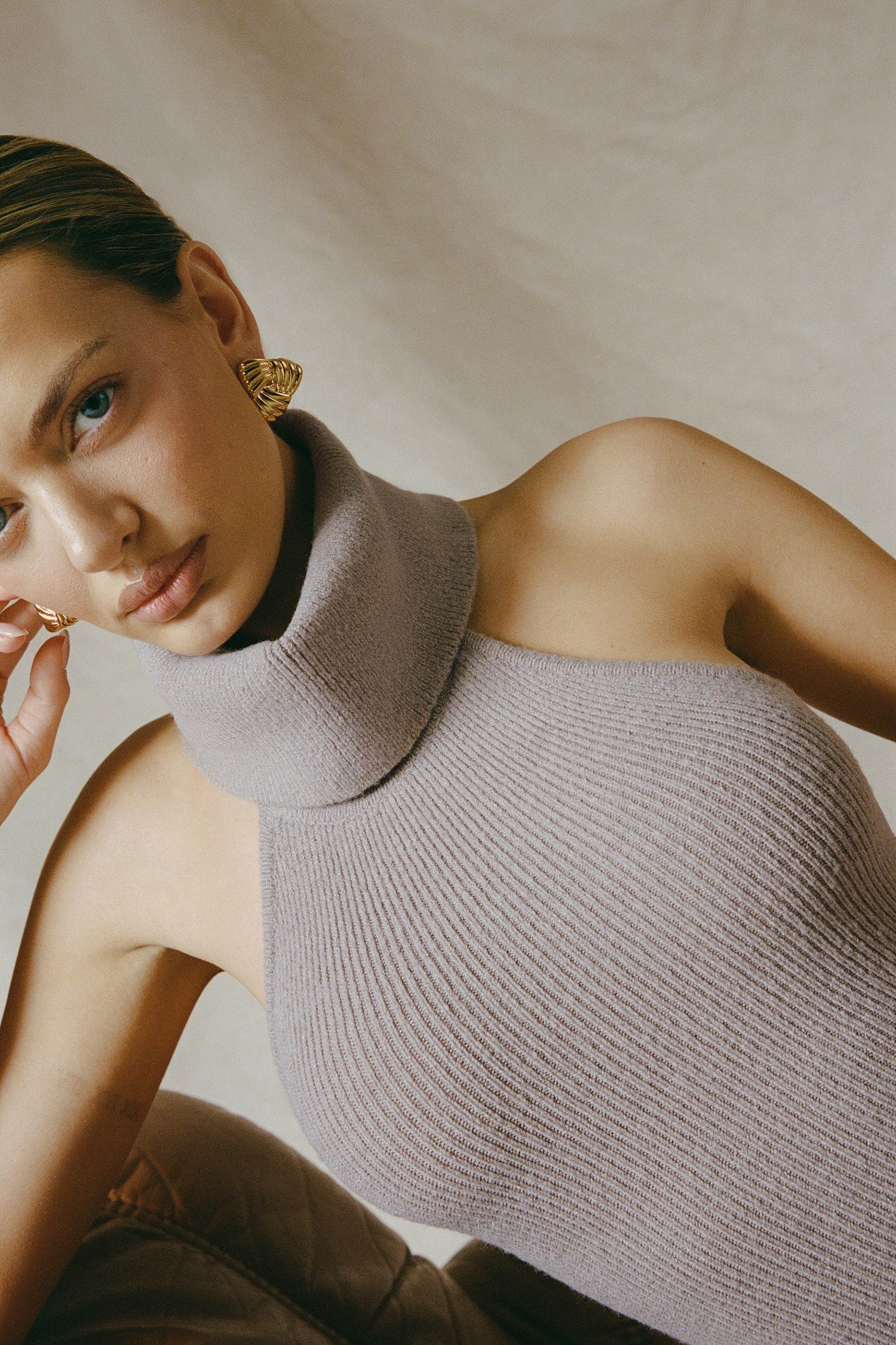 Sakari Ribbed-Knit Turtleneck Backless Top in Taupe