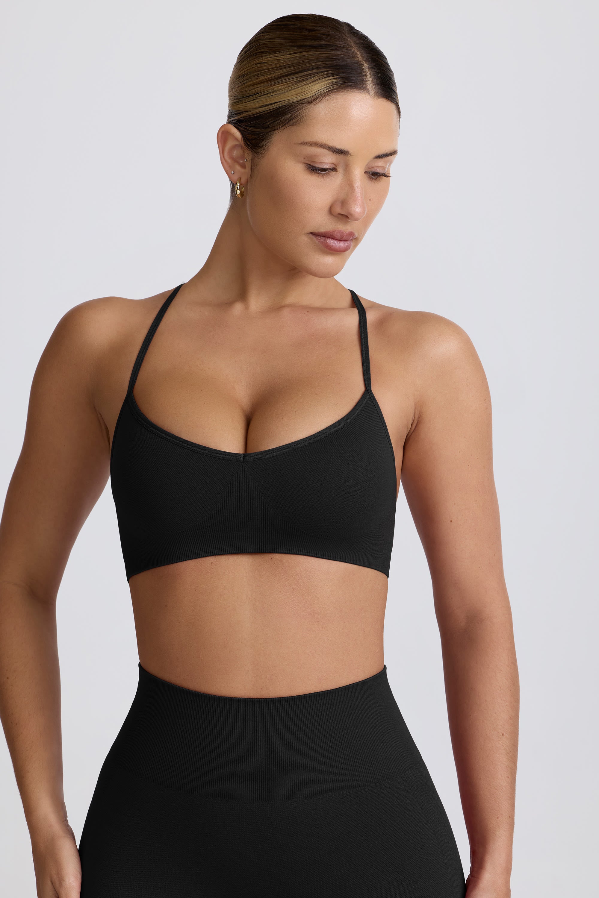 Super Sculpt Seamless Cross-Back Sports Bra in Black - Image 9