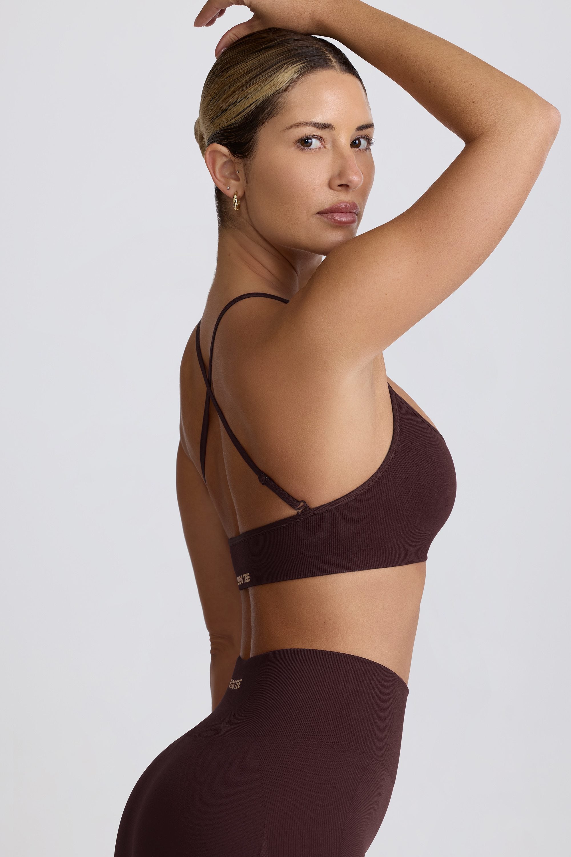 Super Sculpt Seamless Cross-Back Sports Bra in Chocolate - Image 4