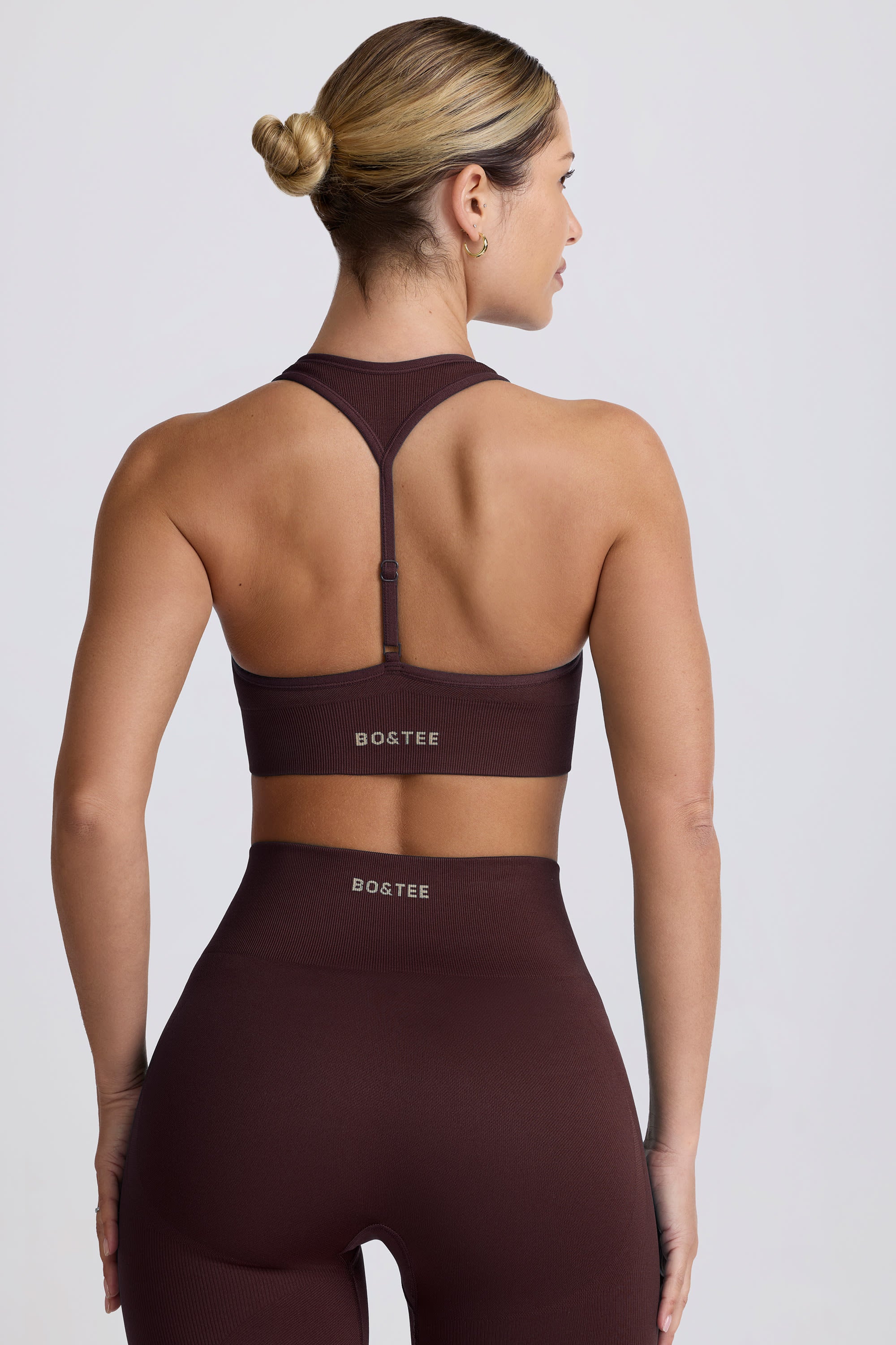 Super Sculpt Seamless T-Back Sports Bra in Chocolate