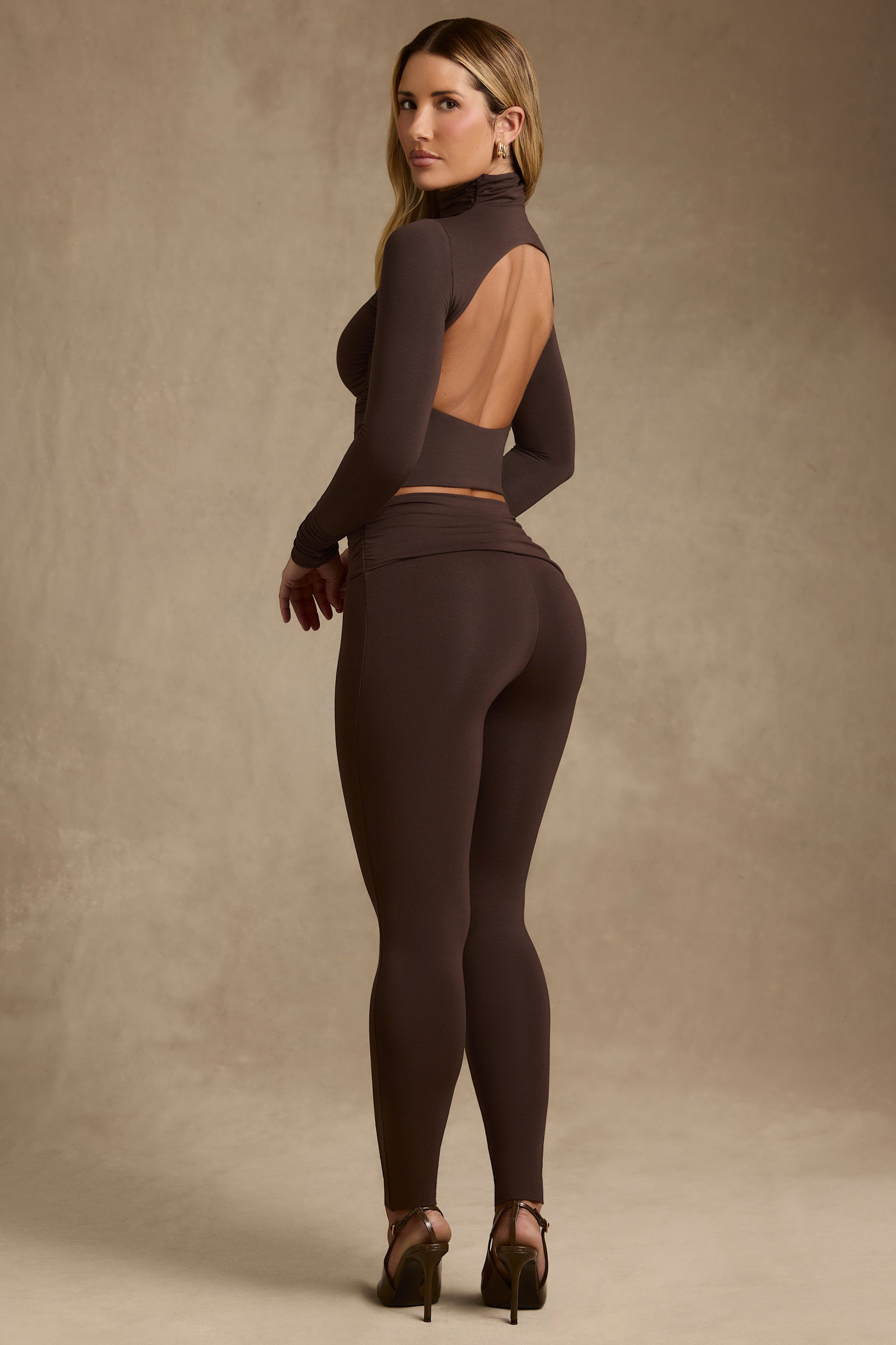 Yuka Modal Ruched Mid-Rise Leggings in Chocolate Brown - Image 2