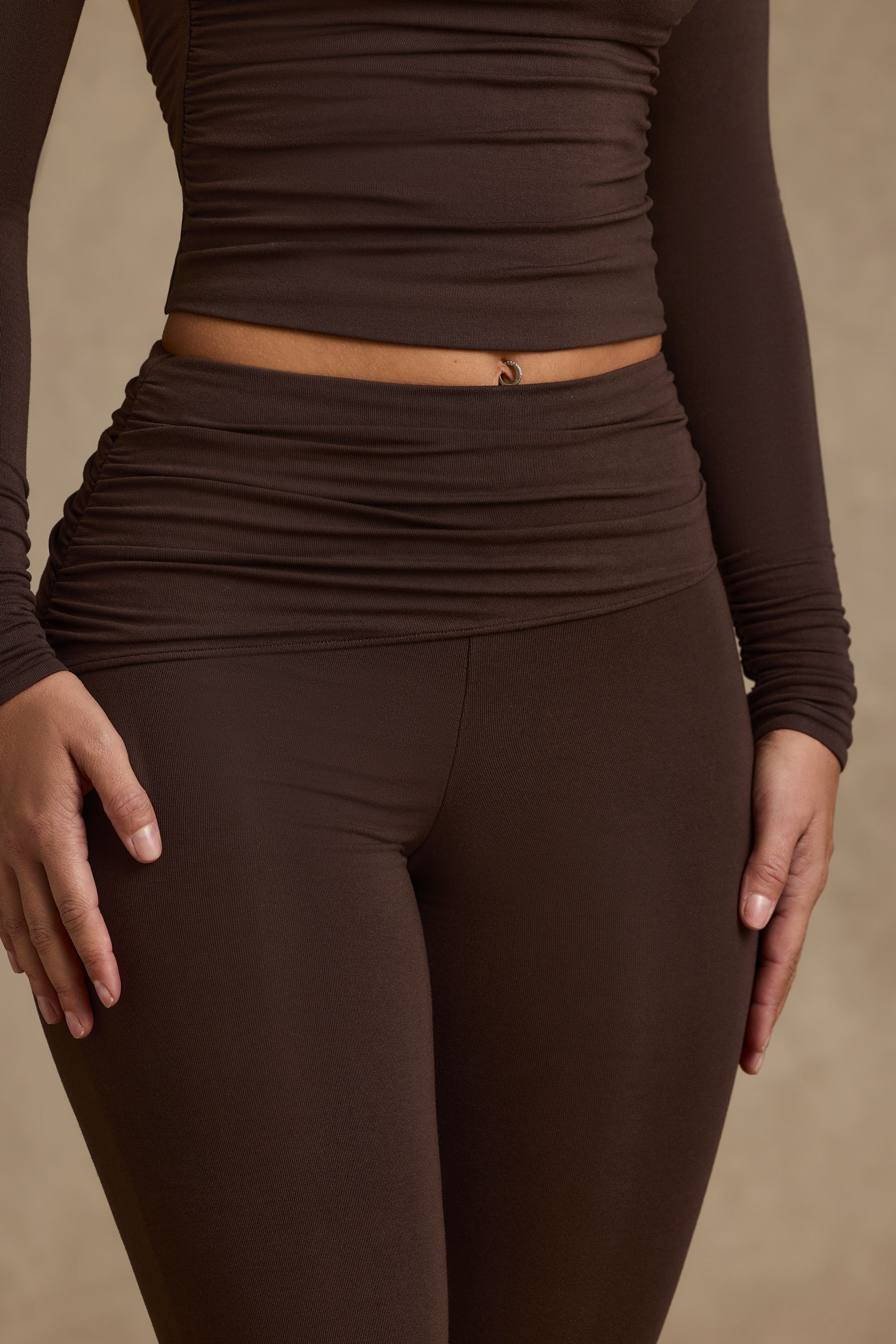 Yuka Modal Ruched Mid-Rise Leggings in Chocolate Brown - Image 4