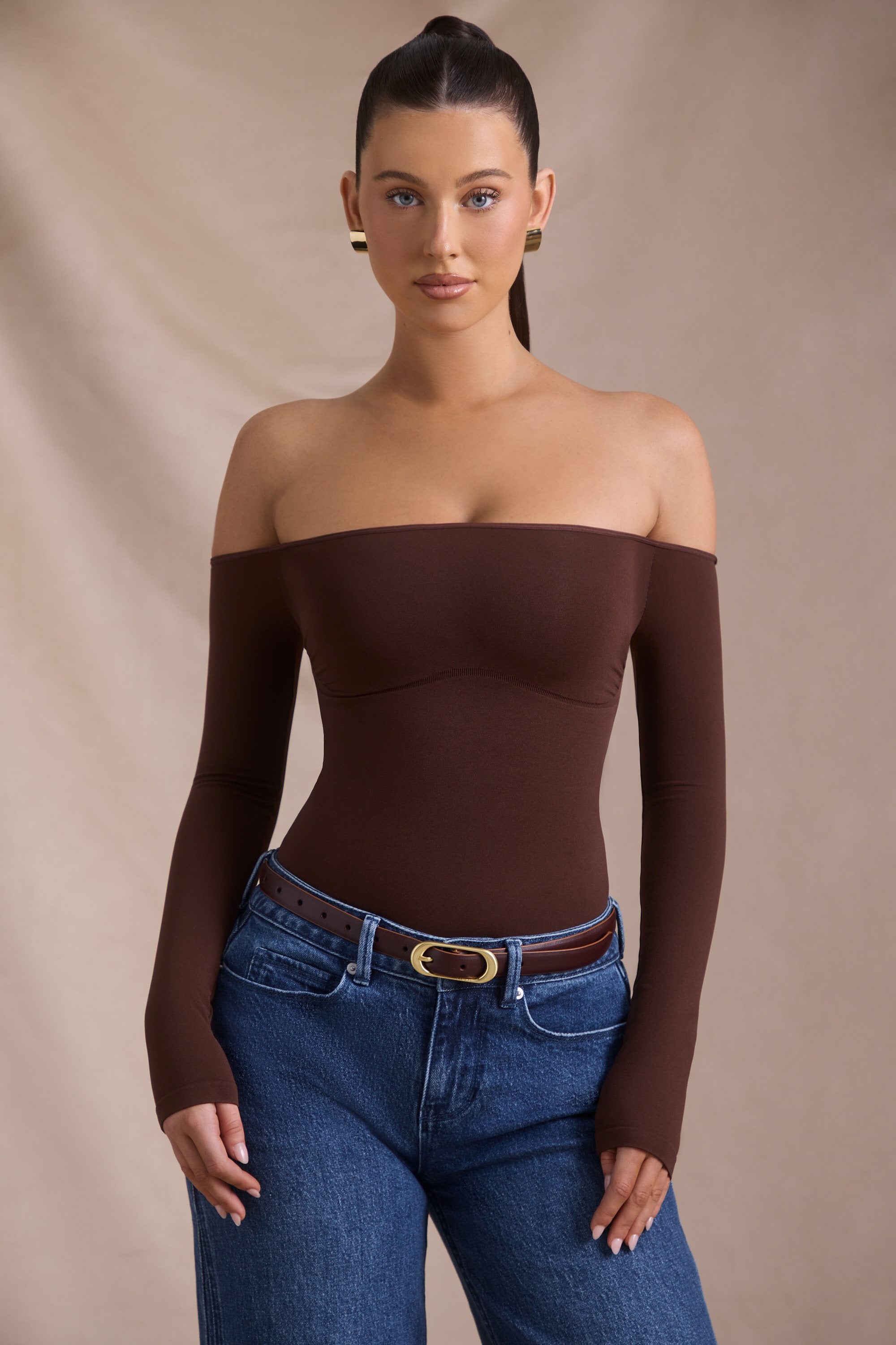 Pammie Seamless Off-Shoulder Long-Sleeve Bodysuit in Espresso - Image 6